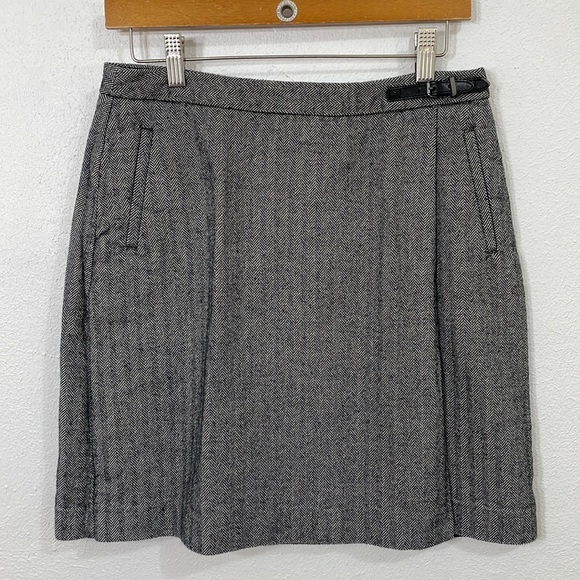 L.L. Bean Classic Fit black/white herringbone design, faux wrap short skirt - Picture 1 of 9